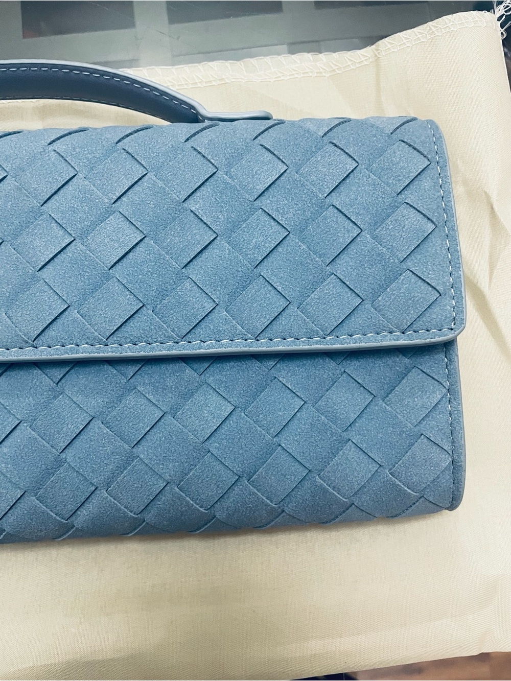 Bottega Veneta andiamo clutch metallic Gold or Denim blue suede - Picture 2 of 11